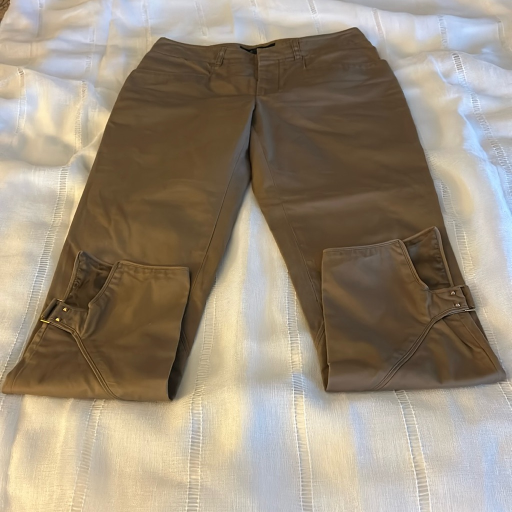 Gucci Women Pants In Very Good Condition.